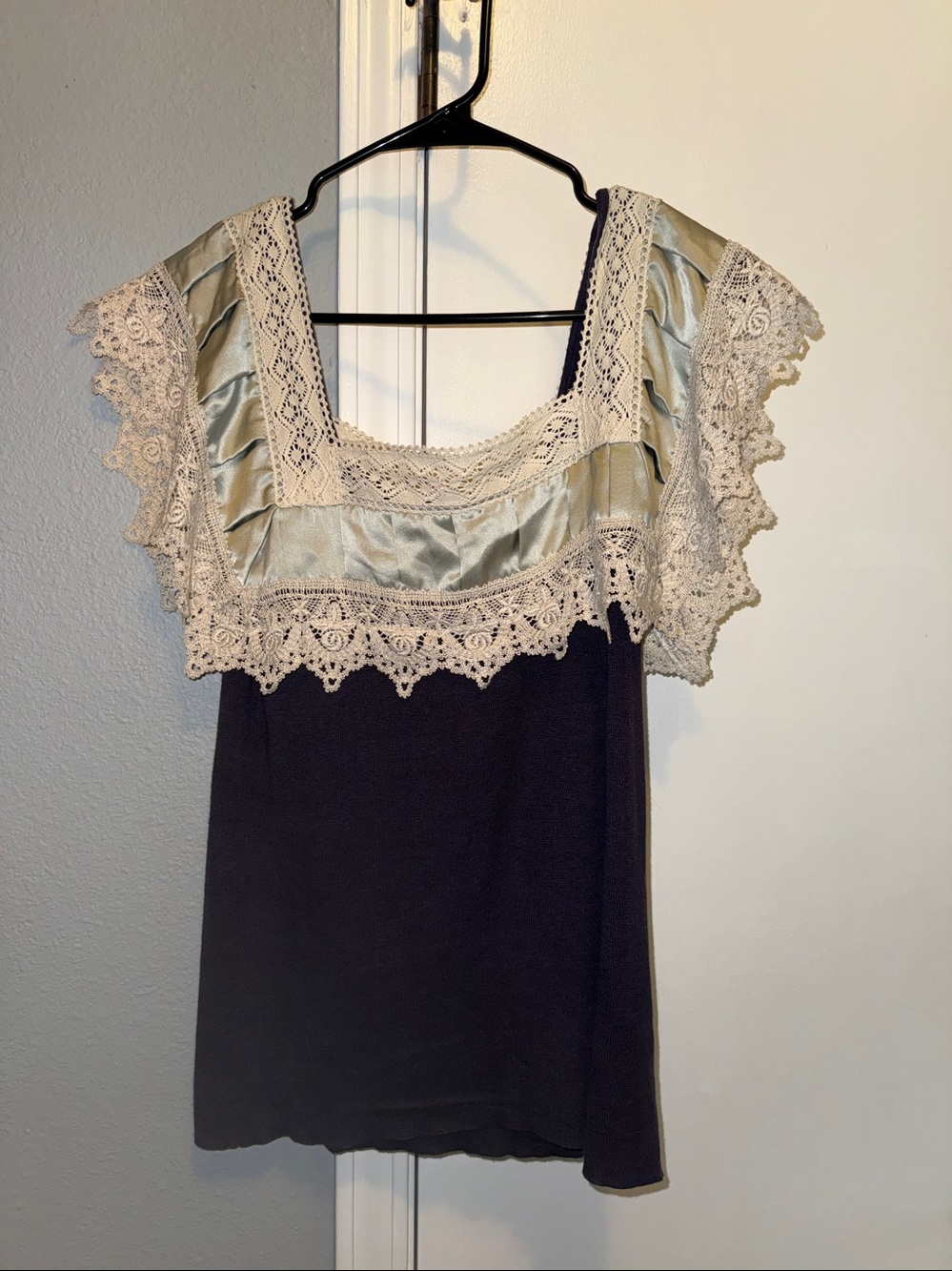 RARE Anthropologie Knitted and knotted Vintage Lace Satin collar Medium